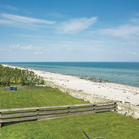 Three-bedroom Holiday In Ferienhaus *