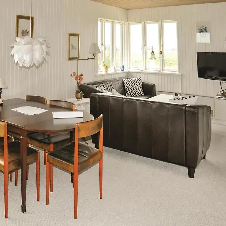 Ferienhaus Three-bedroom Holiday In